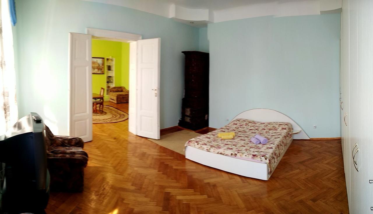 Apartments On Valova 25 Lviv Exterior foto